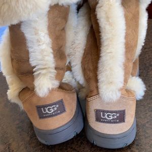 Ugg’s boots Carmel colored. Used. Size 9 wide
